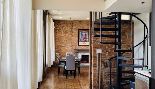 4 Bed, 3 Bath Loft in Downtown Louisville! Amazing River Views! Private Deck!