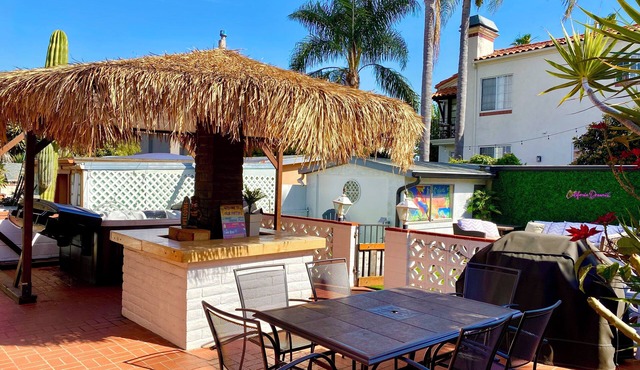 4 Bed/3 Bath, Private Hot tub, patio Parking + 5 bikes Included! Families only.