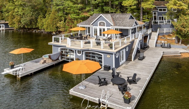 4 bed 4 bath cottage on Lake Rosseau