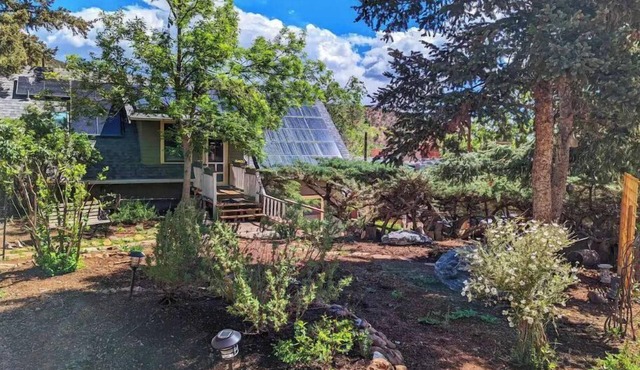 4 Bed 4 Bath House: steps to Downtown Manitou Springs