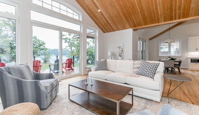 4 bed 4 bath Villa on Lake Muskoka