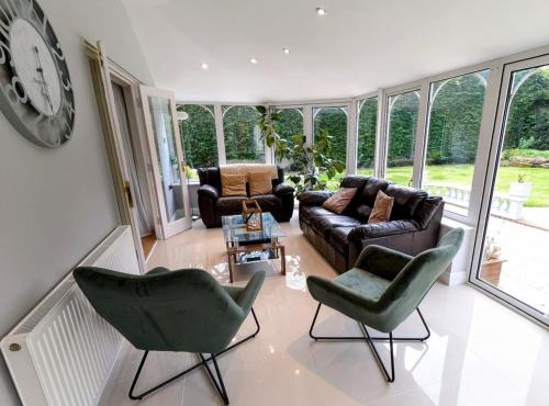 4 Bed 4 Bathroom Home