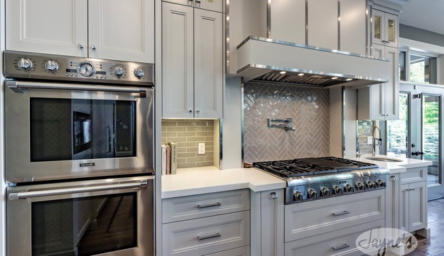 4 bed 5 bath Executive Home on Lake Simcoe with inground Pool!