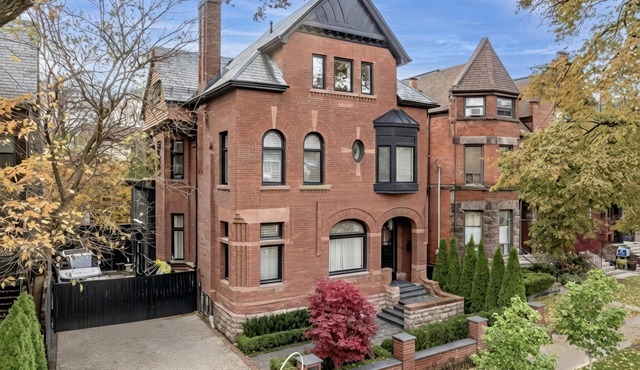 4 bed/7 bath luxury home in Toronto