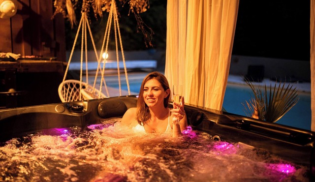 4 bed apartment in a 14th century manor house - Jacuzzi & Swimming pool 1h from Lyon