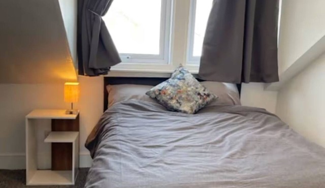 4 bed apartment near to beach, restaurants, transport and small supermarke.