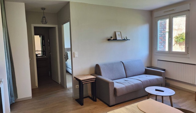 4-bed apartment near town center, sports center. Quiet location