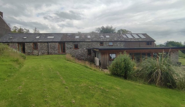 4 bed barn, 2xSafari Tents, Pool-HotTub-Sauna 24px