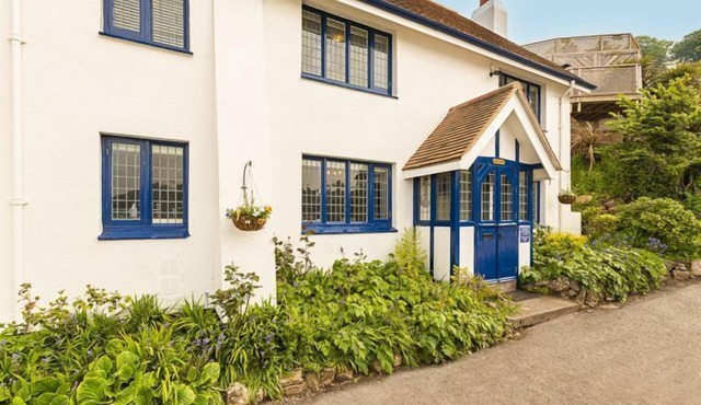 4 Bed - Beach Cottage - Sleeps 8 guests in 4 bedrooms