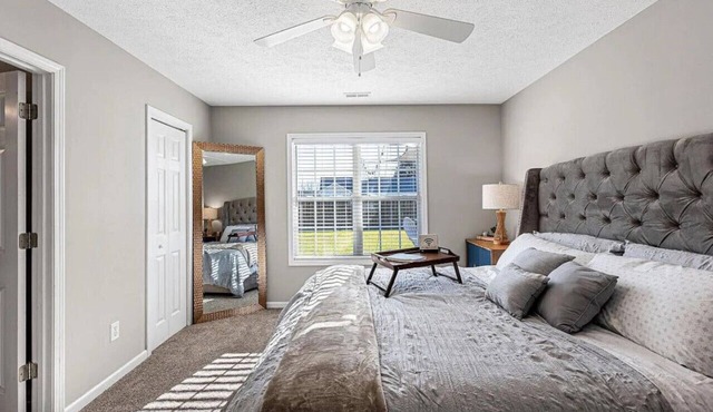4 Bed Beach Getaway! Fenced Yard + Garage Parking