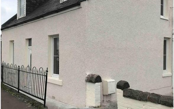 4 bed bungalow near Airport