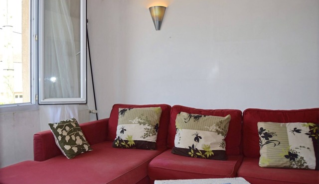 4-bed bungalow, very quiet and close to ALBI town center