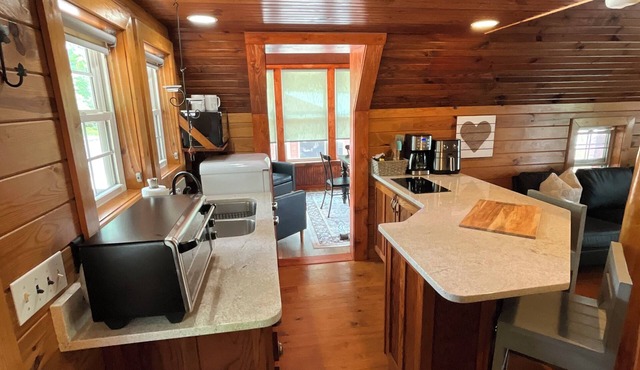 4 bed cabin in delightful Byrdstown with fitness room, WiFi, ACnBoat/trl parking