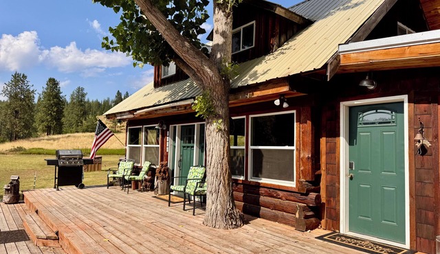 4 bed Cabin in wonderful Kettle Falls with Lake Roosevelt views private quiet