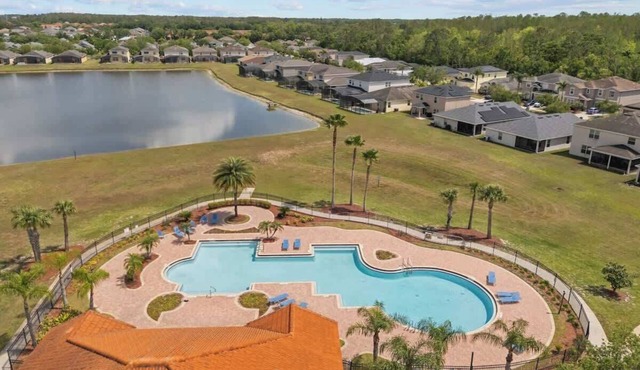 4 Bed Close to Disney Private Pool