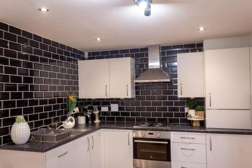 4 Bed complete Home in Edinburgh Near Airport