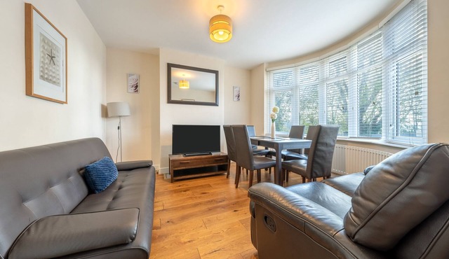 4 Bed Contractor Large Group Accommodation Luton