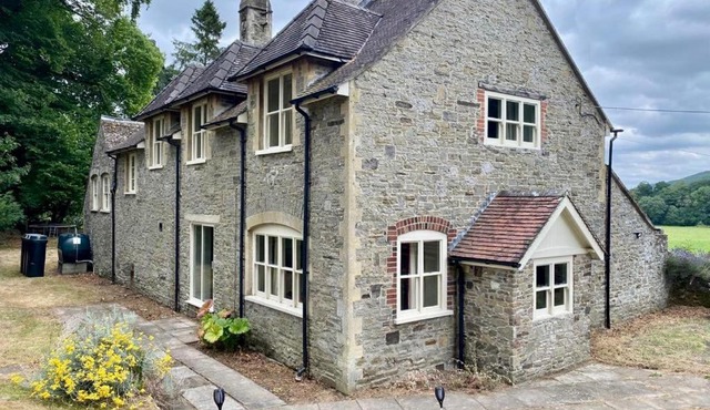 4 bed cottage Breath-taking views Sleeps 8