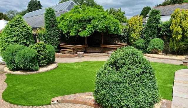 4 Bed Cottage - Sleeps 8 - Pets - Garden - Parking