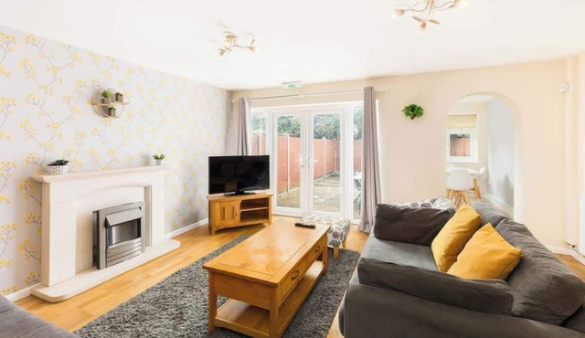 4 Bed Coventry Home Near Uni Hospital Parking