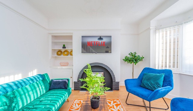 4 bed detached sleeps 6/7 Heswall off road parking