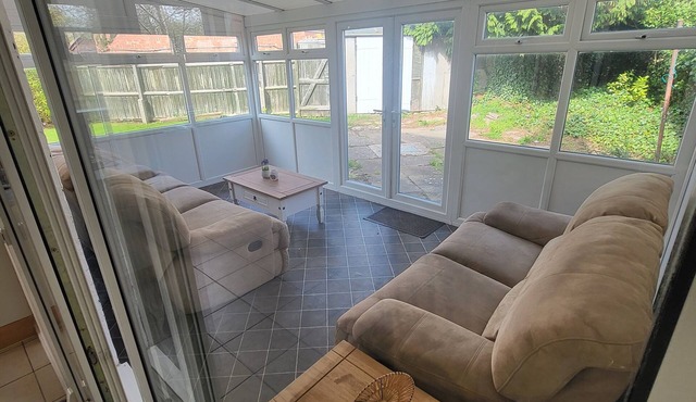 4 Bed Family Home, Warwick Uni walking distance, 4 Parking bays