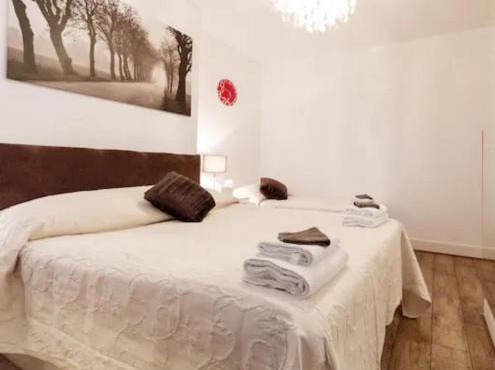 4 Bed Flat - Sleeps 14 - Parking - Game Room -Wifi