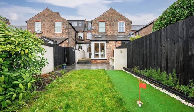 4 Bed Hale Home With Cinema Room by City SuperHost