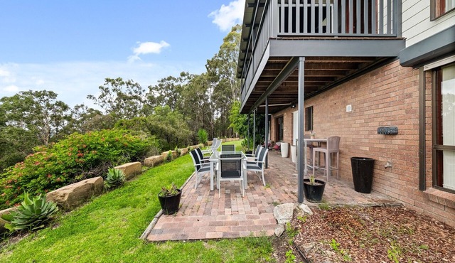 4-Bed Hinterland Retreat with Gorgeous Views