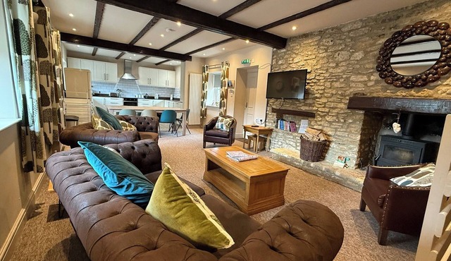 4 Bed - Historic Inn & Cider Pub - Free Parking