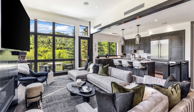 4 Bed Home in Heart of Avon - Westin Amenities Access!