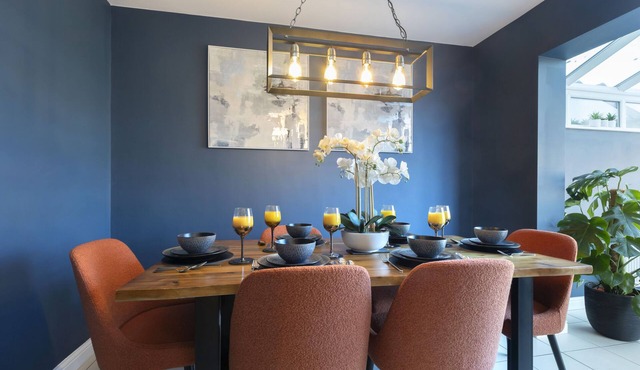 4-Bed Home with Hot Tub near Gloucester City