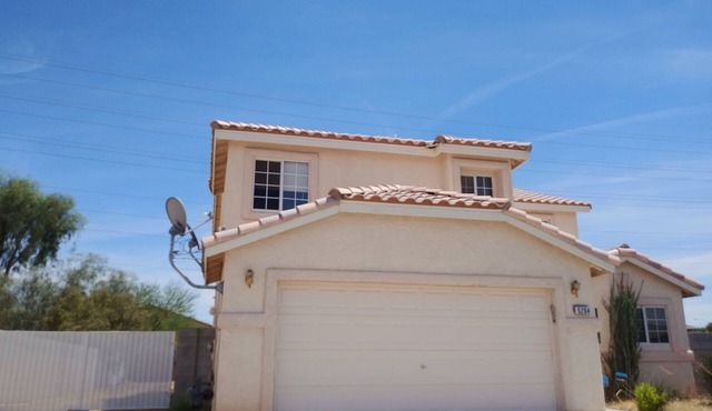 4 BED HOUSE 15 MINUTES FROM LAS VEGAS STRIP