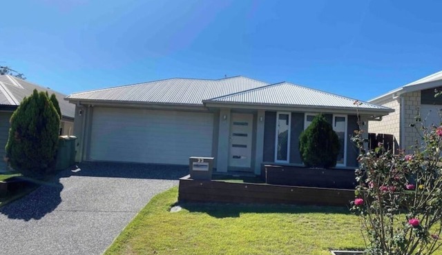 4 Bed House ,Master with ensuite A/C and King bed