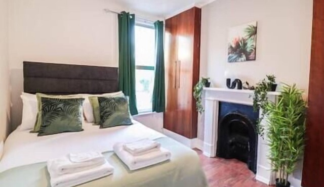 4 Bed House - Fee WIFI