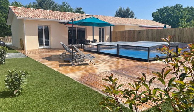 4-bed house with heated and covered swimming pool (Maison Océan)
