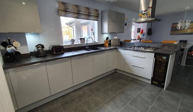 4-Bed House in Elgin, optional fee for hot tub