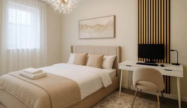 4 bed house in Leeds.nSleeps 9 guest. Jacuzzi bath and parking free