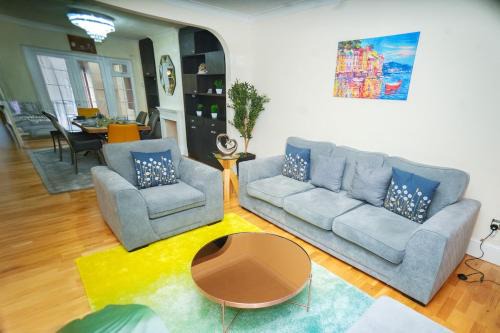 4 Bed House Near Heathrow Free Parking WiFi