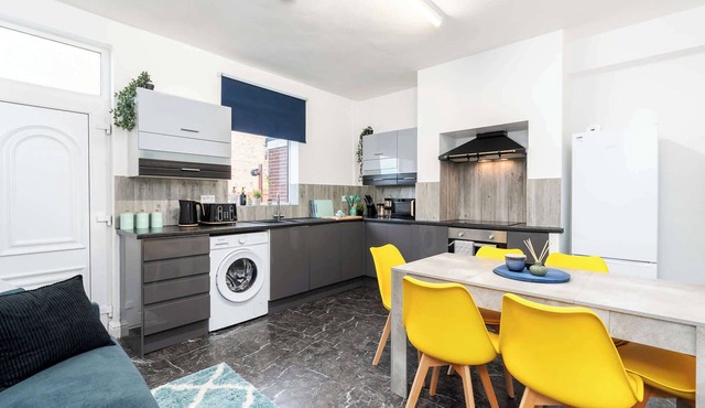 4 Bed House | Sleeps 6 | Garden | 30% OFF