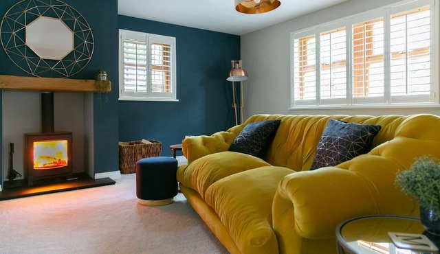 4 Bed House Sleeps 9 - Parking, Garden, Bbq, Wifi