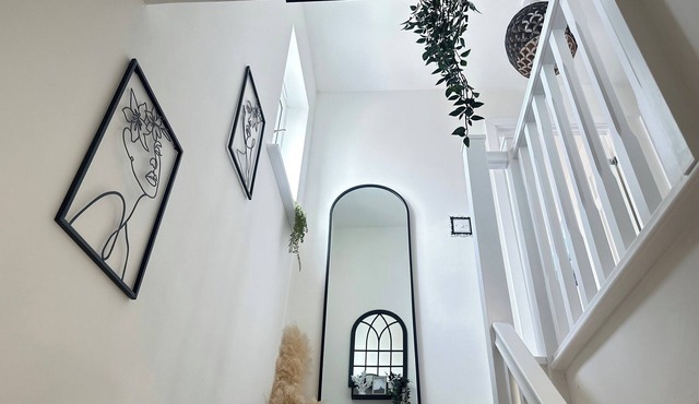 4 Bed House - Sleeps 8 - Pets - Parking - Wifi