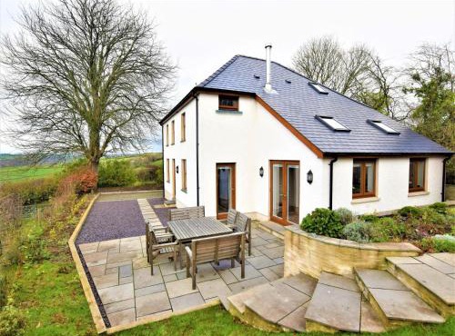 4 Bed in Bancyffordd 66640
