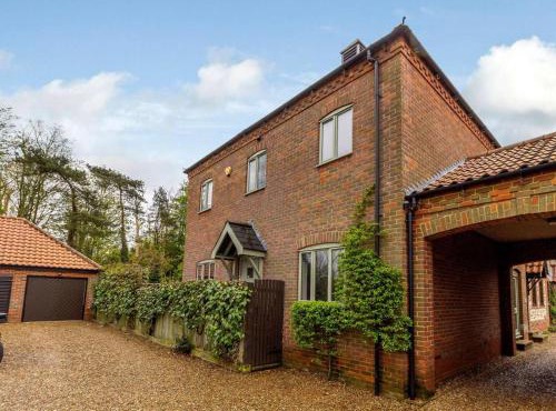 4 Bed in Burnham Deepdale oc-kt113