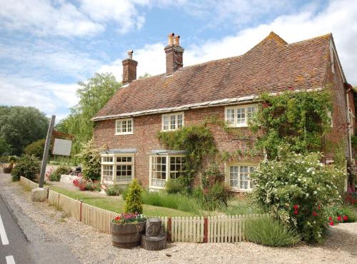 4 Bed in Corfe Mullen THOLD