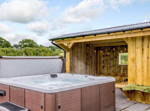 4 Bed in Denbigh 78960