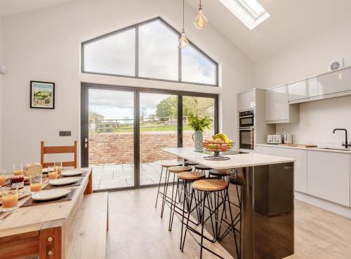 4 Bed in Dunstable 93632