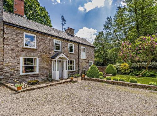 4 Bed in Hay-on-Wye Town BN116