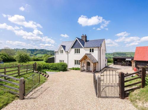 4 Bed in Llanidloes 51651