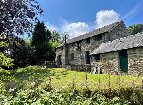 4 Bed in Ponthirwaun 79046